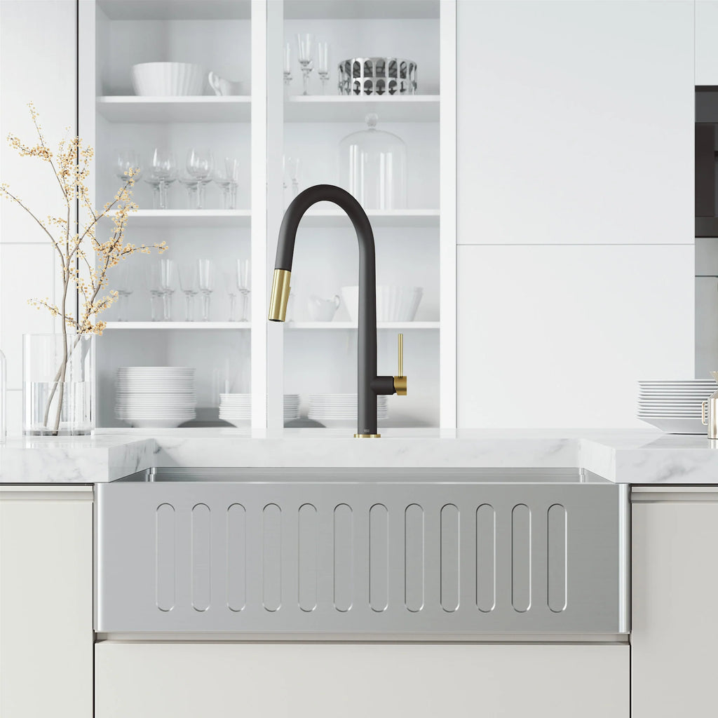 VIGO - Greenwich 18 in. Single Handle Pull-Down Kitchen Faucet In Primary Matte Black/Matte Brushed Gold Finish Model# VG02029SMBMGB
