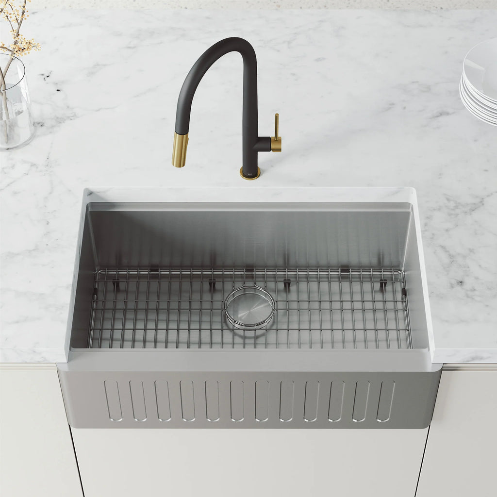 VIGO - Greenwich 18 in. Single Handle Pull-Down Kitchen Faucet In Primary Matte Black/Matte Brushed Gold Finish Model# VG02029SMBMGB
