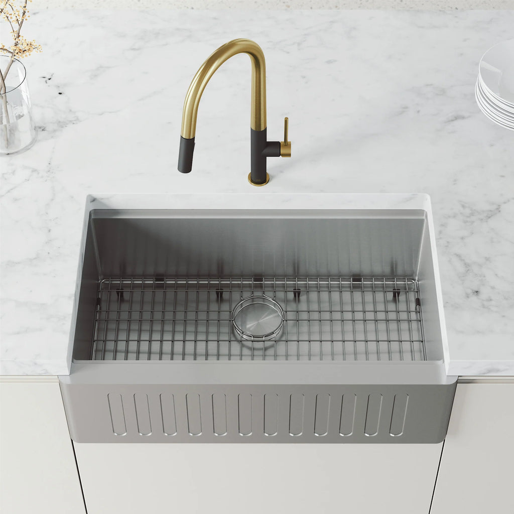 VIGO - Greenwich 18 in. Single Handle Pull-Down Kitchen Faucet In Primary Matte Brushed Gold/Matte Black Finish Model# VG02029SMBMGG