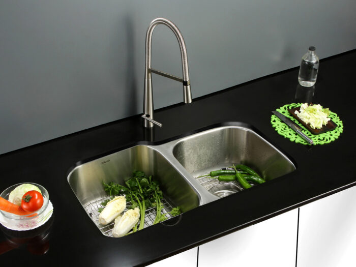 Parmi Model: RVM4310 Ruvati 32-inch Undermount 60/40 Double Bowl 16 Gauge Stainless Steel Kitchen Sink – RVM4310