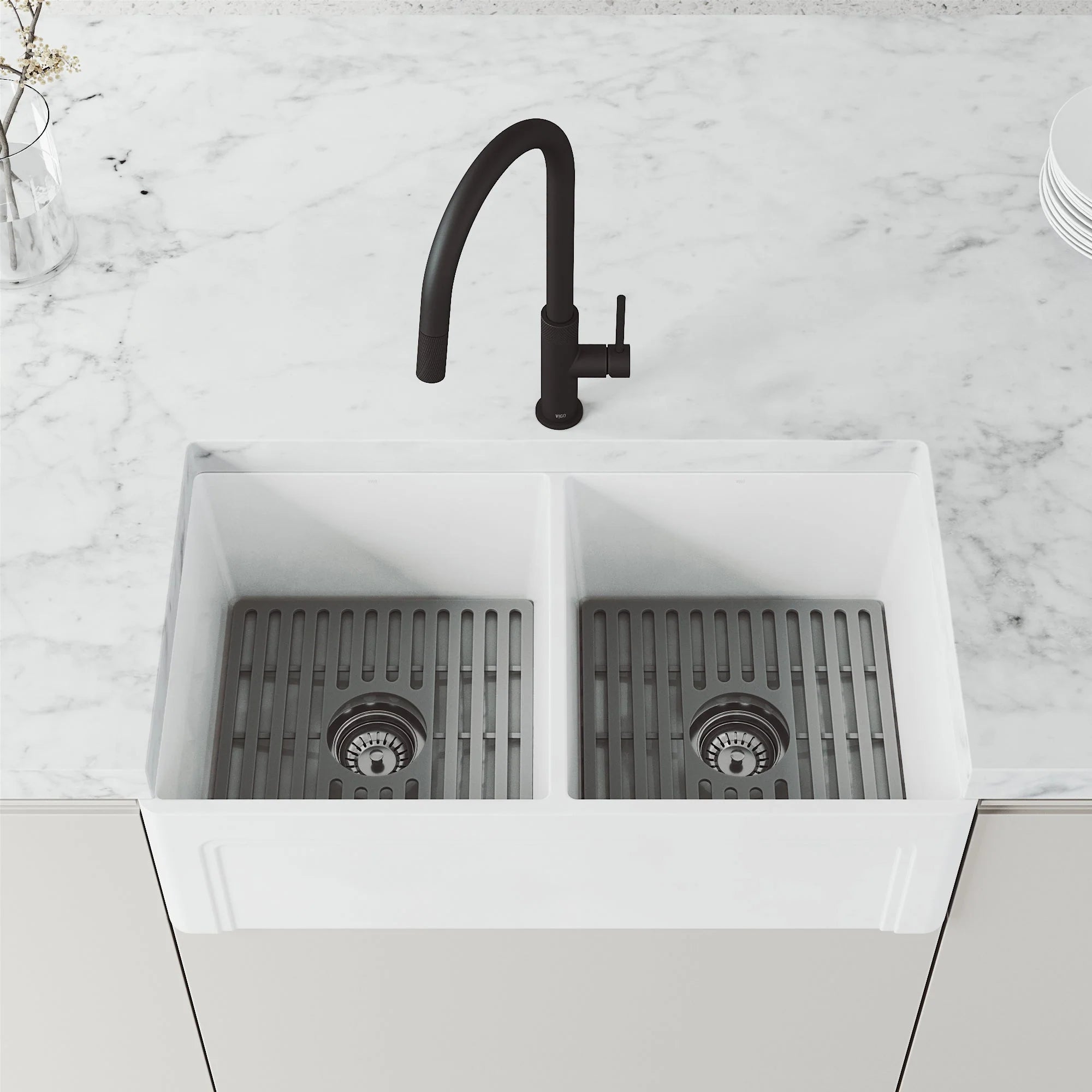 VIGO - Bristol Pull-Down Single Lever Kitchen Faucet In Matte Black Model# VG02033MB