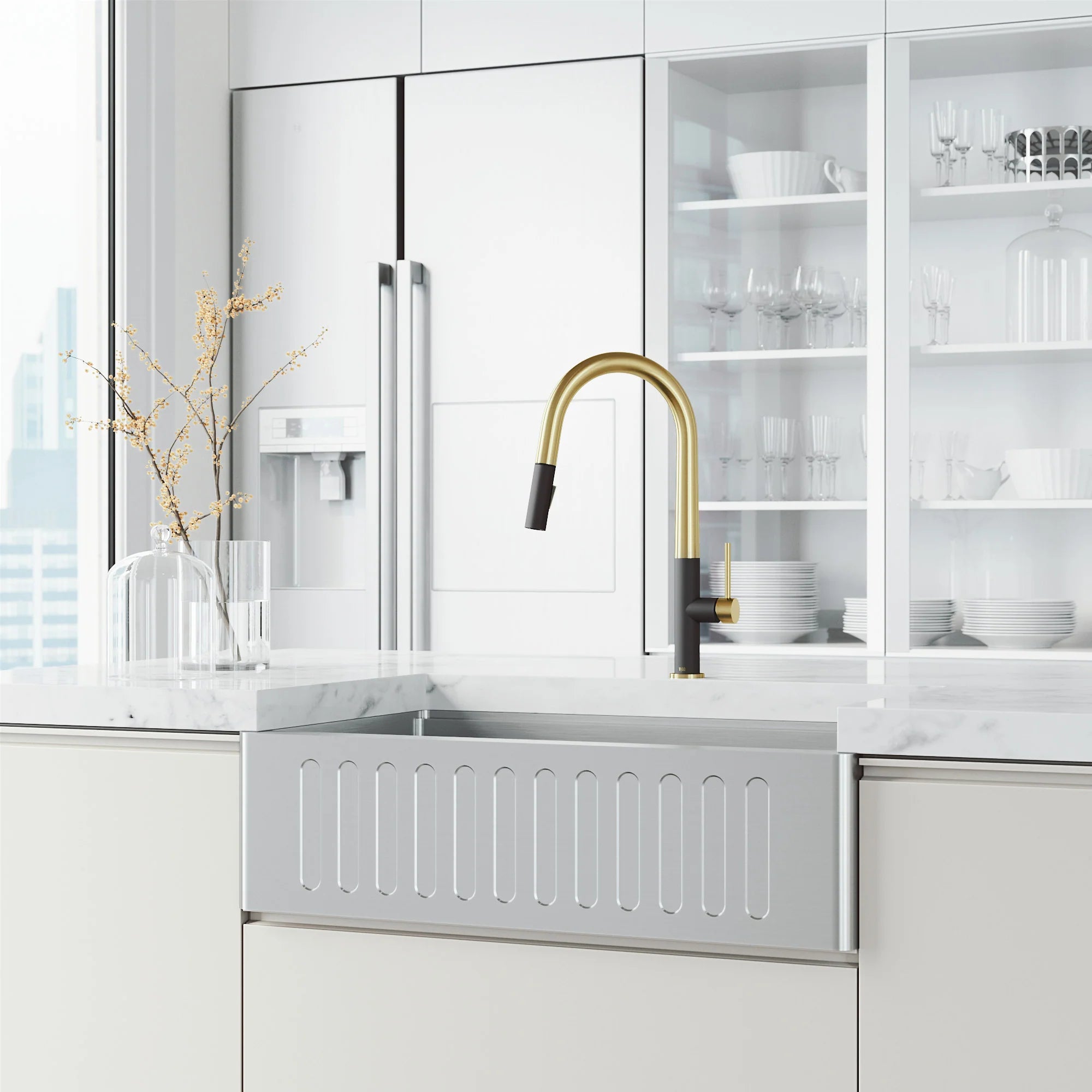 VIGO - Greenwich 18 in. Single Handle Pull-Down Kitchen Faucet In Primary Matte Brushed Gold/Matte Black Finish Model# VG02029SMBMGG