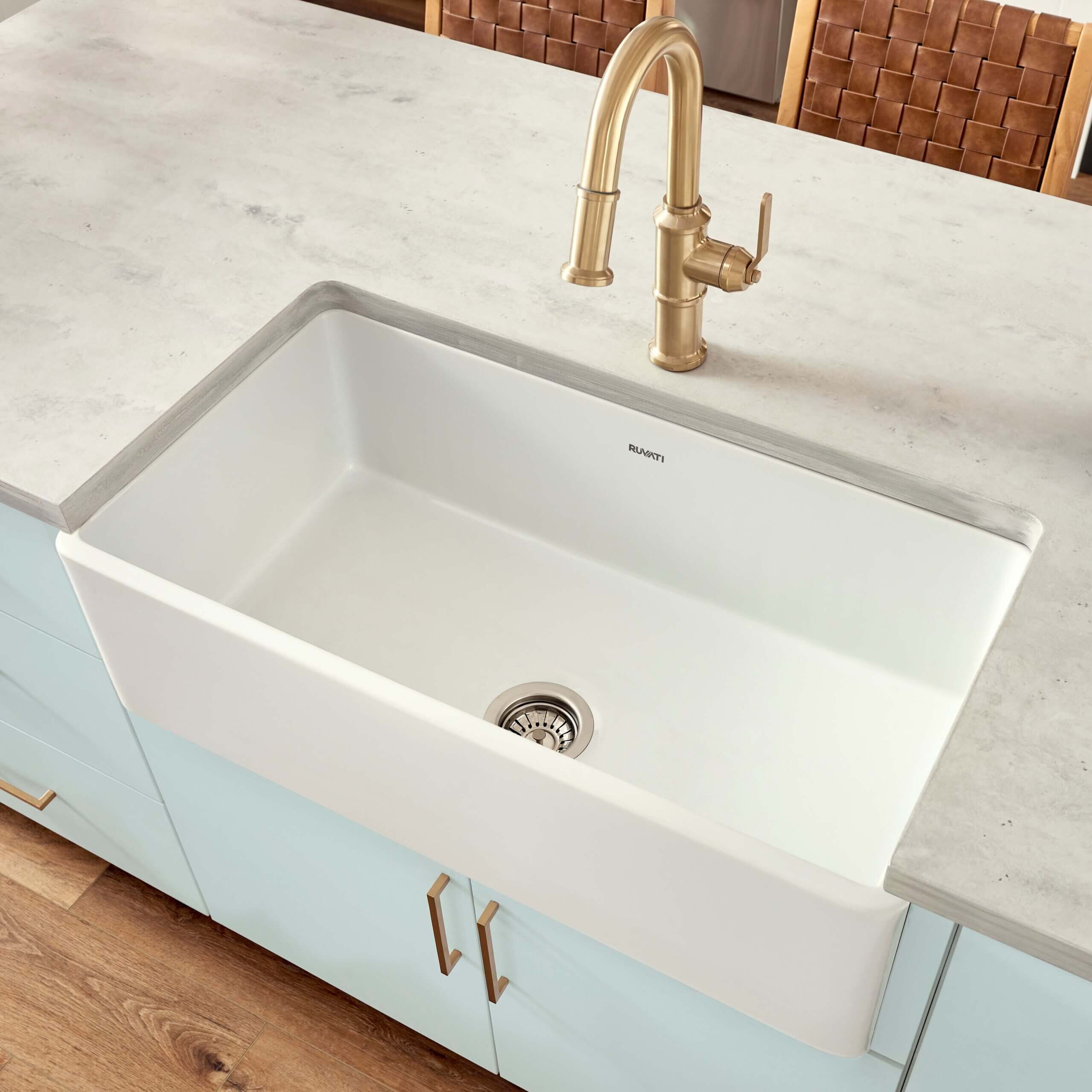 Fiamma Ruvati 33" x 20" Fireclay Reversible Farmhouse Apron-Front Kitchen Sink Single Bowl – White – Model# RVL2300WH