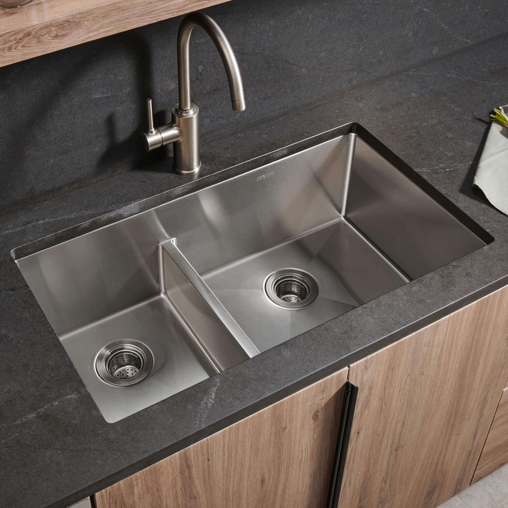 Urbana Ruvati 33-inch Low-Divide Undermount 40/60 Double Bowl 16 Gauge Rounded Corners Stainless Steel Kitchen Sink – Model# RVH7418