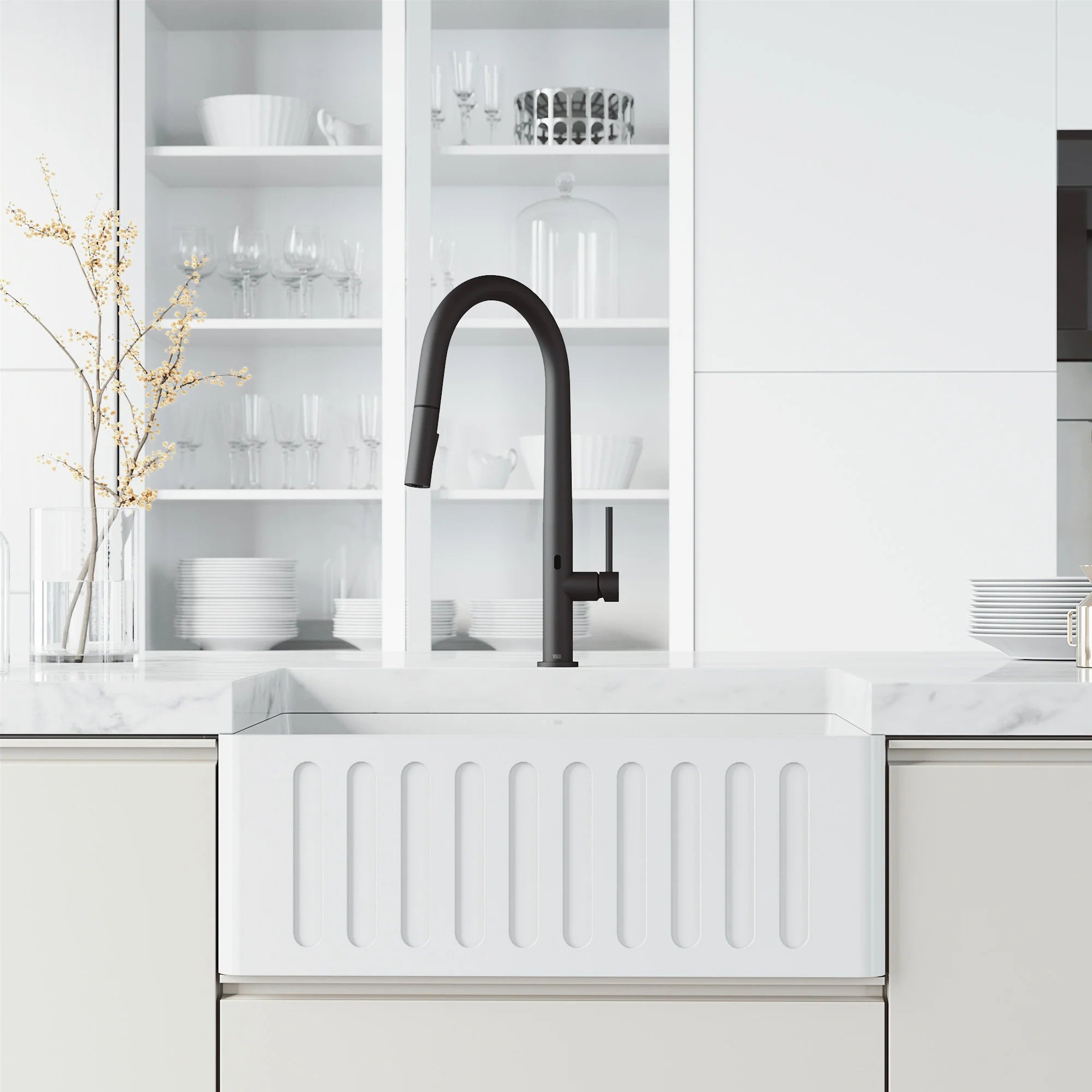 VIGO - Greenwich 18 in. Single Handle Smart Pull-Down Touchless Sensor Kitchen Faucet In Matte Black Finish Model# VGO2029MBS