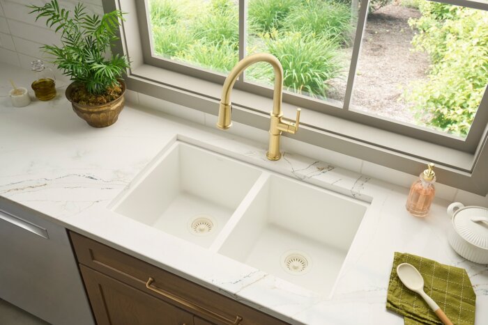 Idris Model: RVF1239SG Ruvati Idris Single Handle Pull Down Kitchen Faucet Tall High Arc Gooseneck with Sprayer in Brushed Gold – RVF1239SG