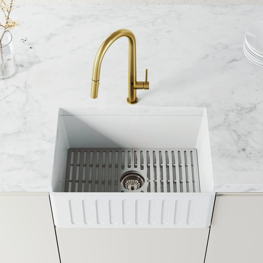 VIGO - Greenwich 18 in. Single Handle Smart Pull-Down Touchless Sensor Kitchen Faucet In Matte Brushed Gold Finish Model# VG02029MGS