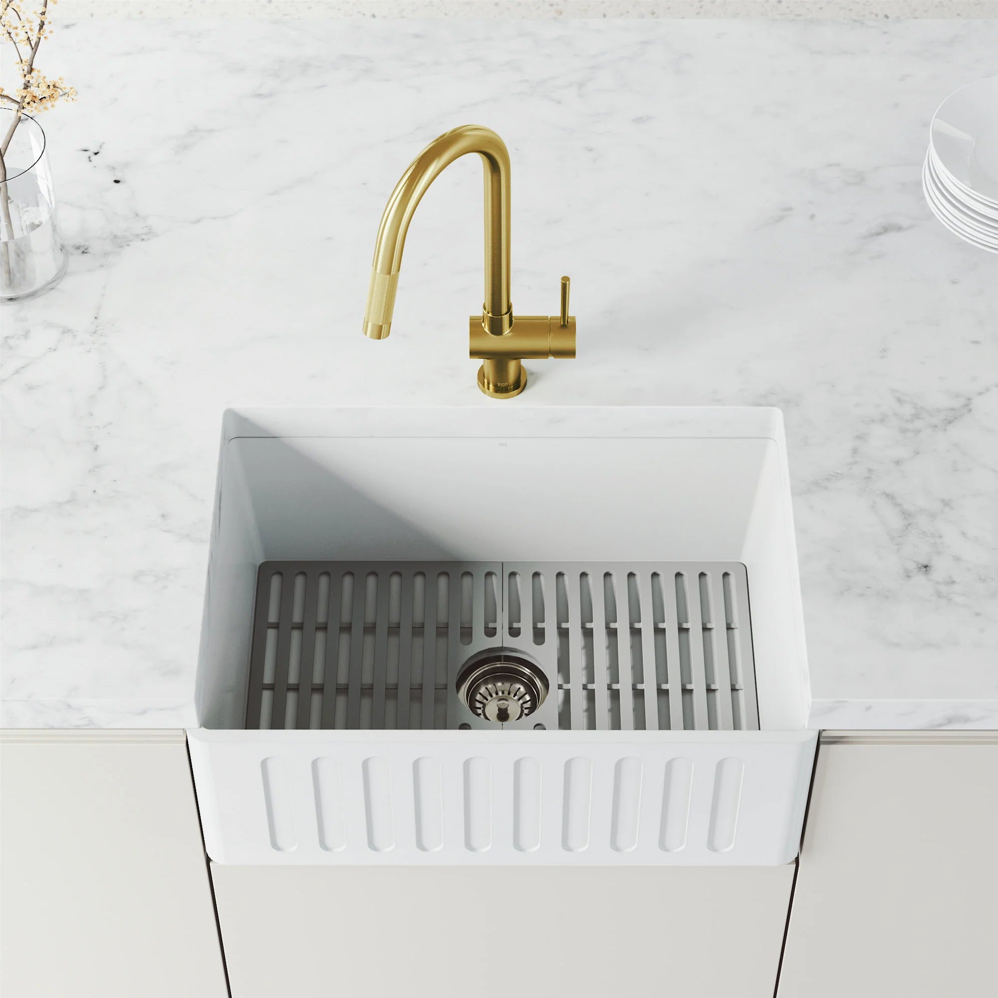 VIGO - Gramercy 17" Single Handle Smart Pull-Down Kitchen Touchless Faucet In Matte Brushed Gold Model# VGO2008MGS