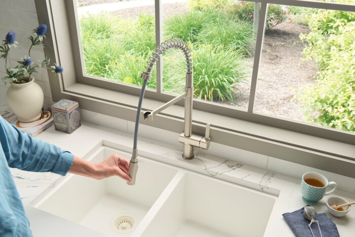 Seneca Model: RVF1243BN Ruvati Seneca Single Handle Pull Down Modern Kitchen Faucet with Pre-Rinse Sprayer in Stainless Steel – RVF1243BN