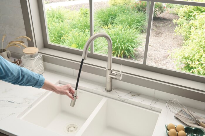 Isola Model: RVF1248BN Ruvati Isola Single Handle Pull Down Kitchen Faucet Knurling Contemporary Tall Arc in Stainless Steel – RVF1248BN