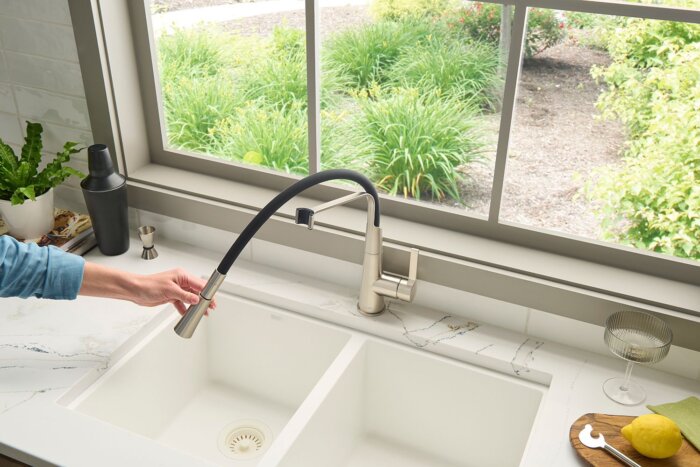 Carina Model: Ruvati Carina Single Handle Flexible Soft Hose Sprayer Kitchen Faucet in Stainless Steel and Black – RVF1242BN