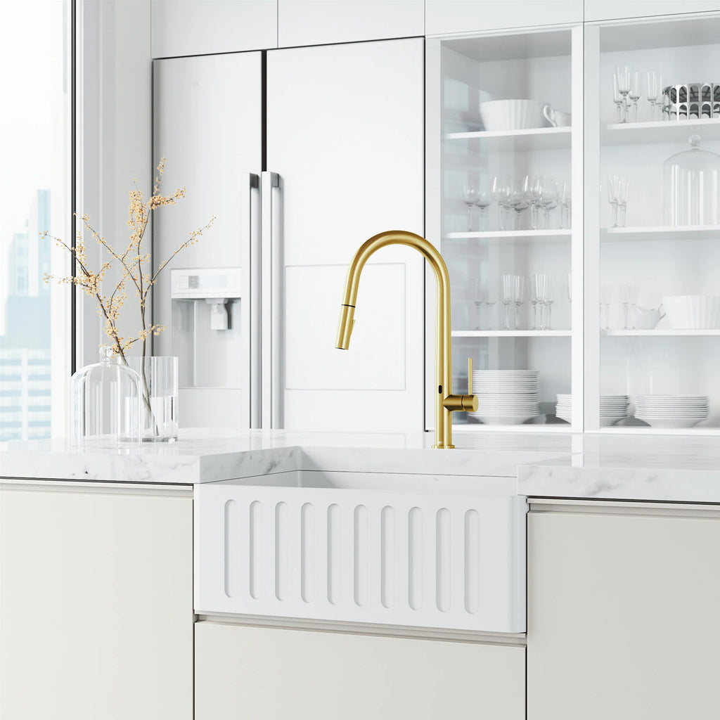 VIGO - Greenwich 18 in. Single Handle Smart Pull-Down Touchless Sensor Kitchen Faucet In Matte Brushed Gold Finish Model# VG02029MGS