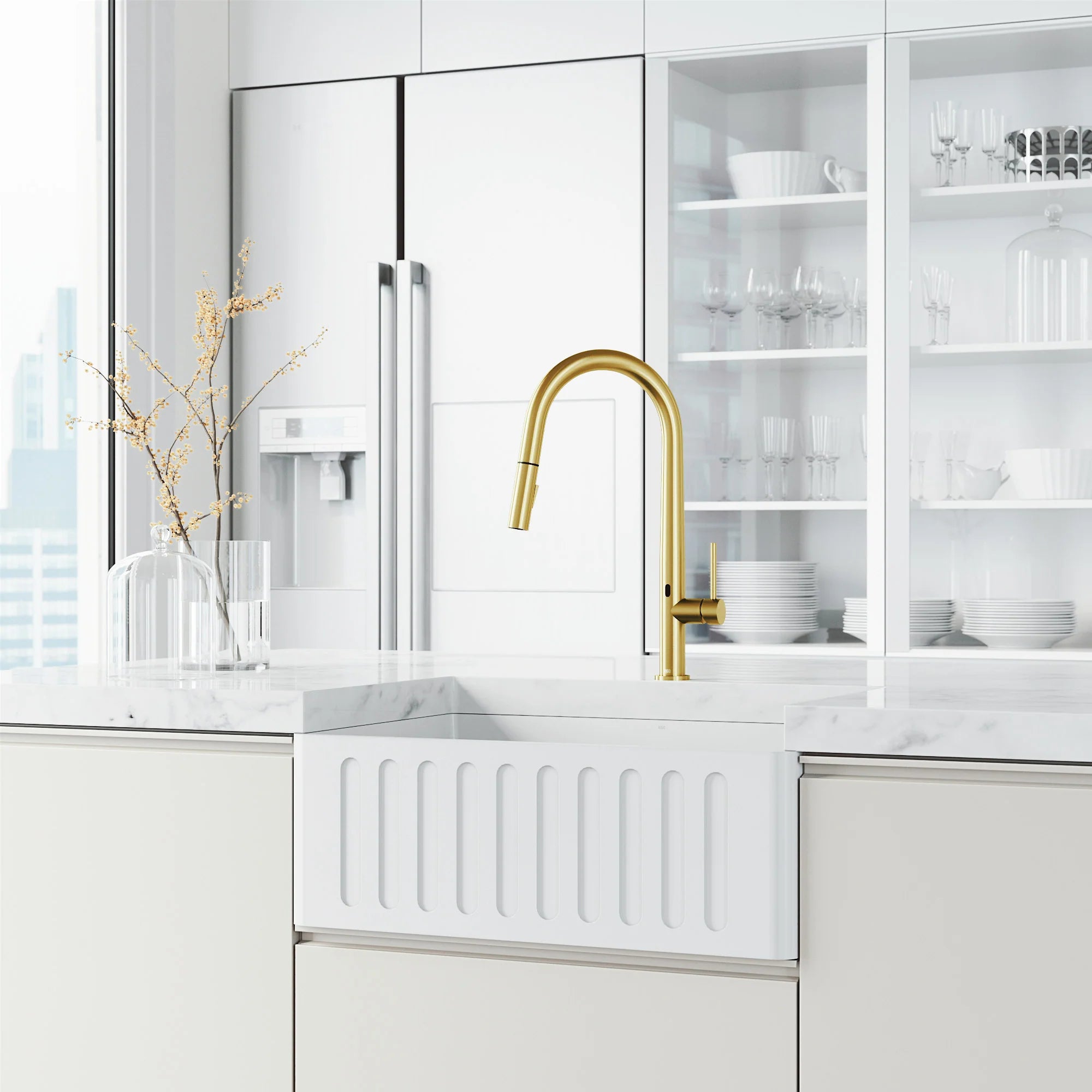 VIGO - Greenwich 18 in. Single Handle Smart Pull-Down Touchless Sensor Kitchen Faucet In Matte Brushed Gold Finish Model# VGO2029MGS