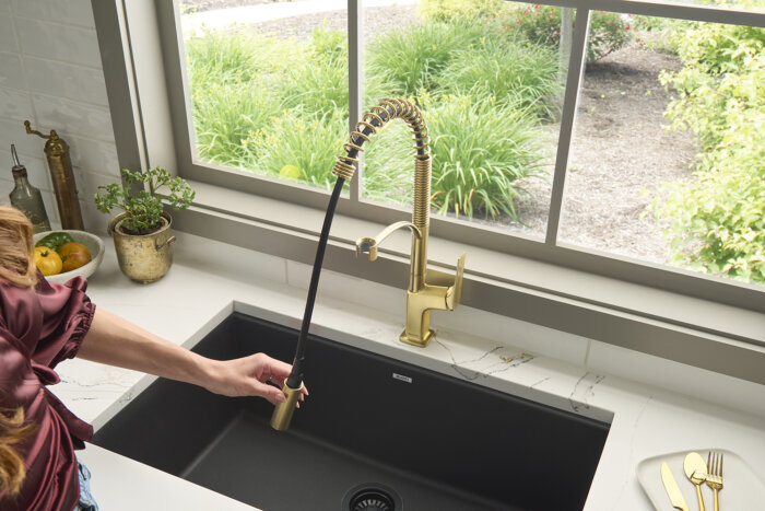 Seneca Model: RVF1236SG Ruvati Seneca Single Handle Pull Down Spring Kitchen Faucet with Pre-Rinse Sprayer in Brushed Gold – RVF1236SG