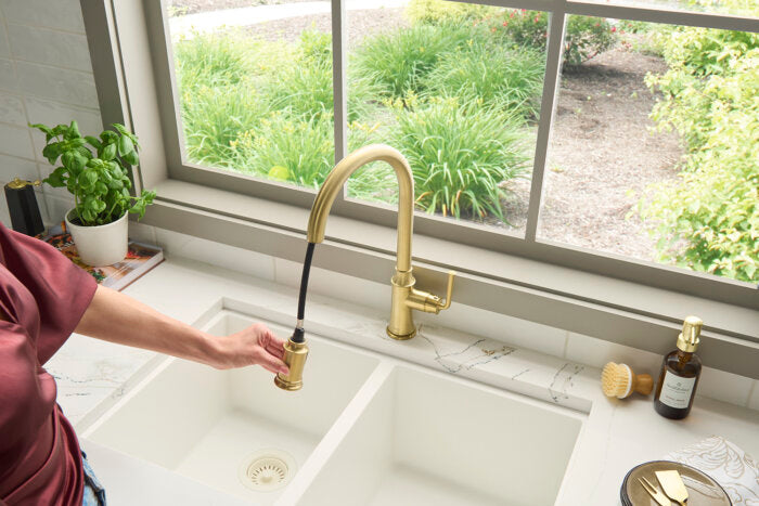 Simoni Model: RVF1234SG Ruvati Simoni Brushed Gold Kitchen Faucet Single Handle Traditional Farmhouse with Pull Down Spray Hose – RVF1234SG