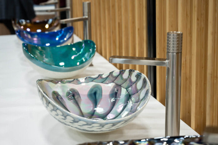 Murano Model: RVB3048 Ruvati 19 inch Murano Glass Art Vessel Seashell Decorative Pattern Bathroom Sink – Cosmic Black – RVB3048