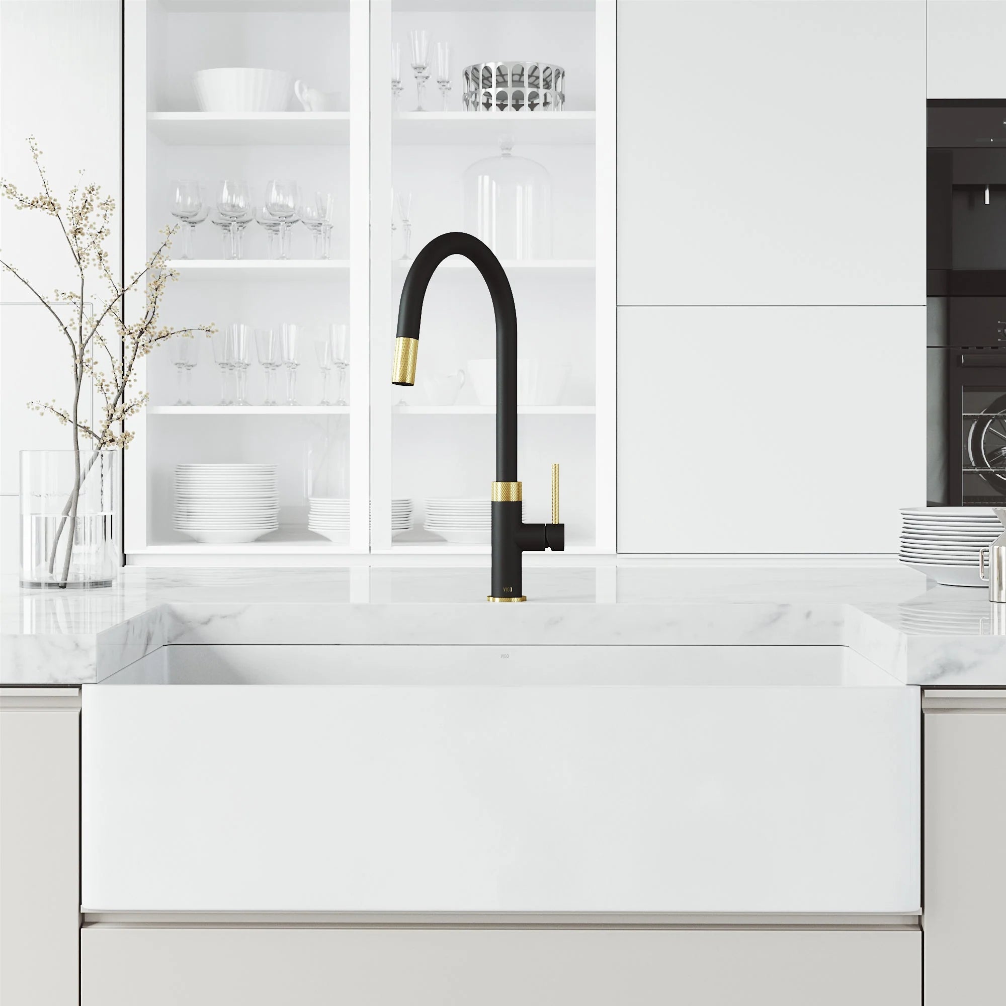 VIGO - Bristol Pull-Down Single Lever Kitchen Faucet In Matte Brushed Gold/Matte Black Model# VG02033MGMB