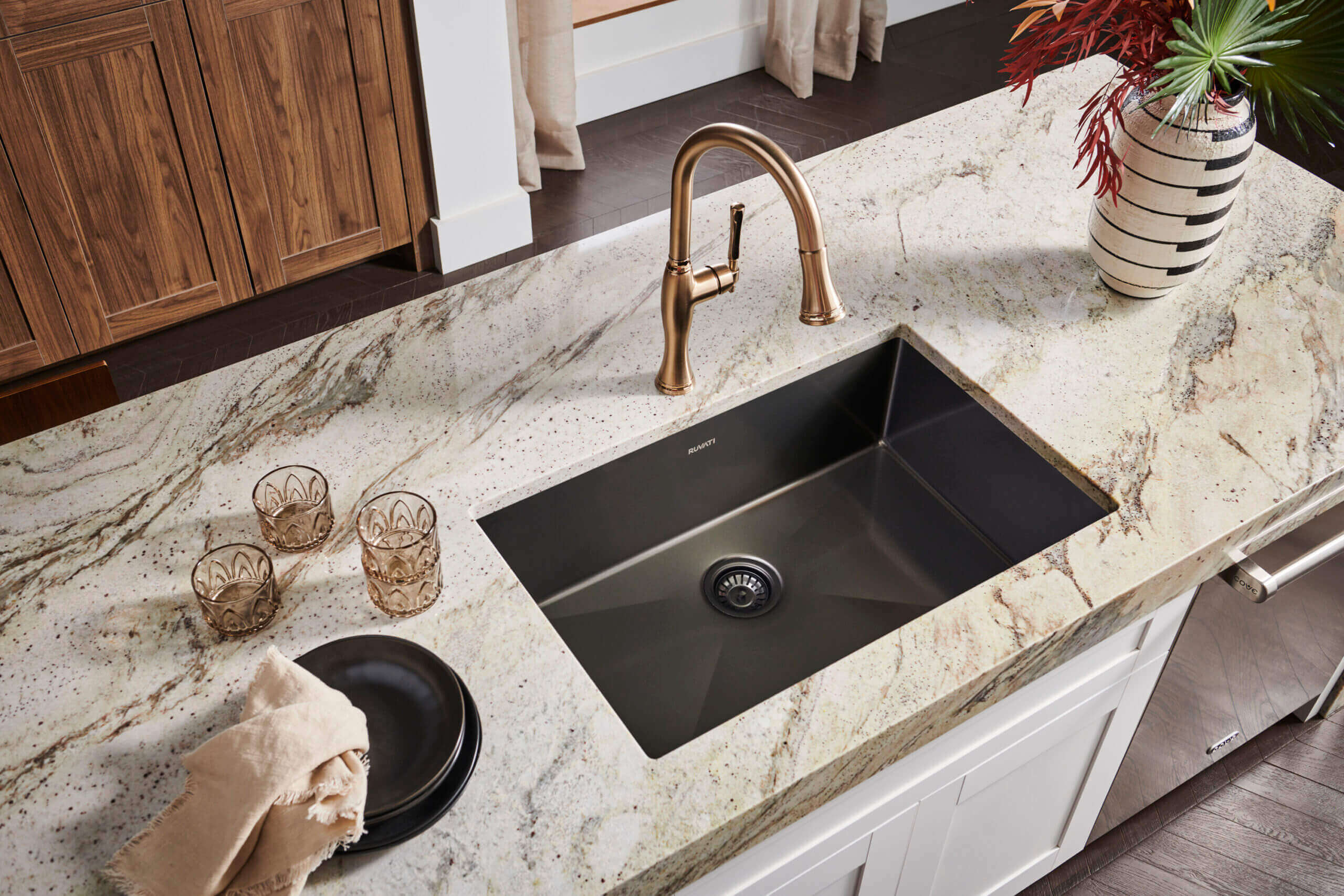 Terraza Ruvati 30" Undermount Gunmetal Black Stainless Steel Kitchen Sink 16 Gauge Single Bowl – Model# RVH6300BL