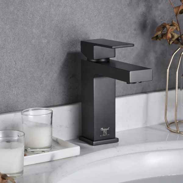 Oakland Single Handle 1 Hole Bathroom Sink Faucet with Pop Up Drain Model# KSB1112MB